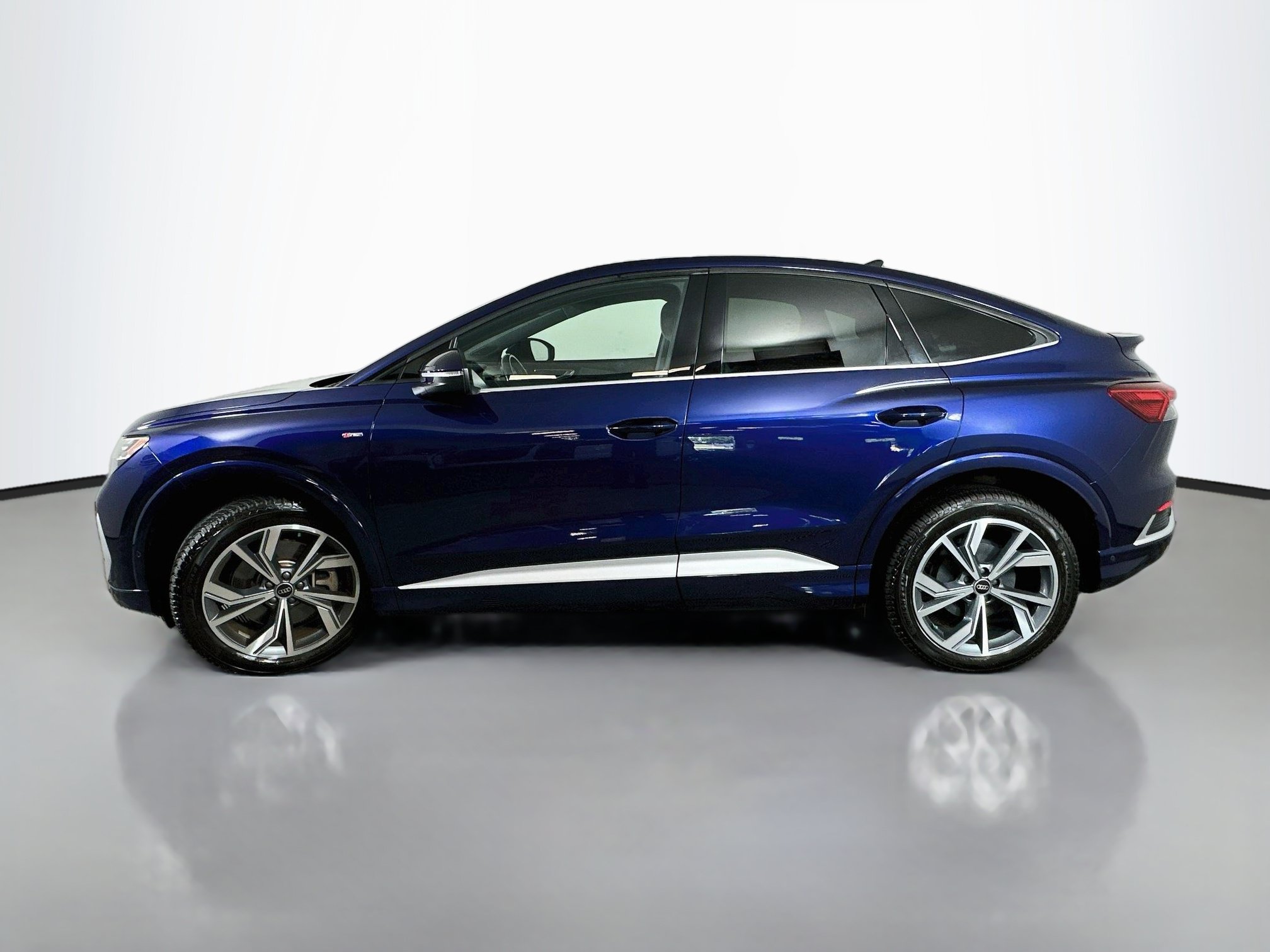 Certified 2023 Audi Q4 e-tron Prestige AWD/4WD image 4