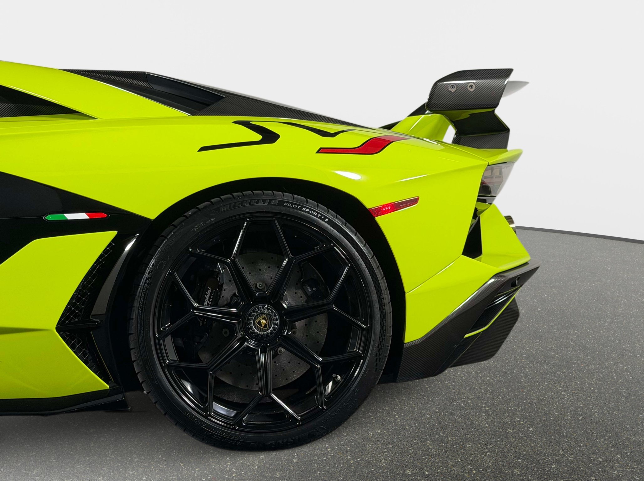Used 2020 Lamborghini Aventador SVJ AWD/4WD image 21