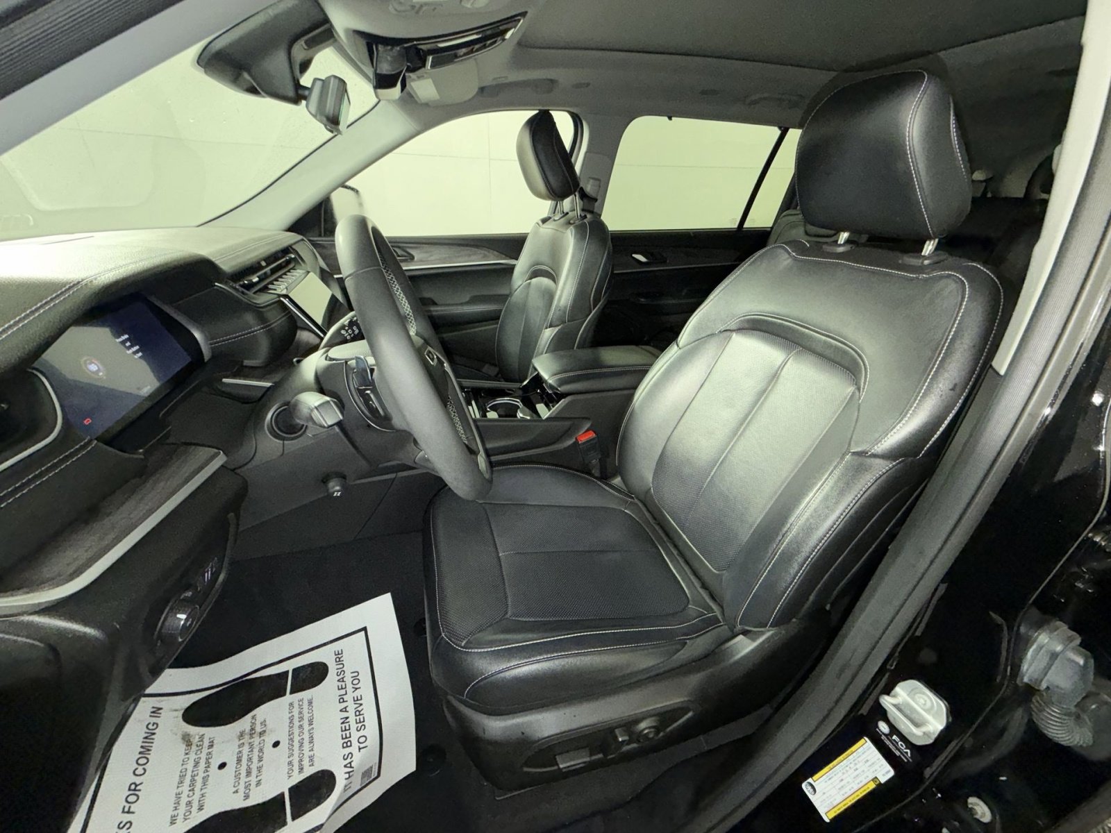 Used 2023 Jeep Grand Cherokee L Limited w/ Luxury Tech Group II image 8