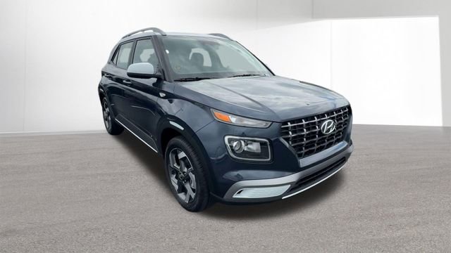New 2026 Hyundai Venue SEL FWD image 2