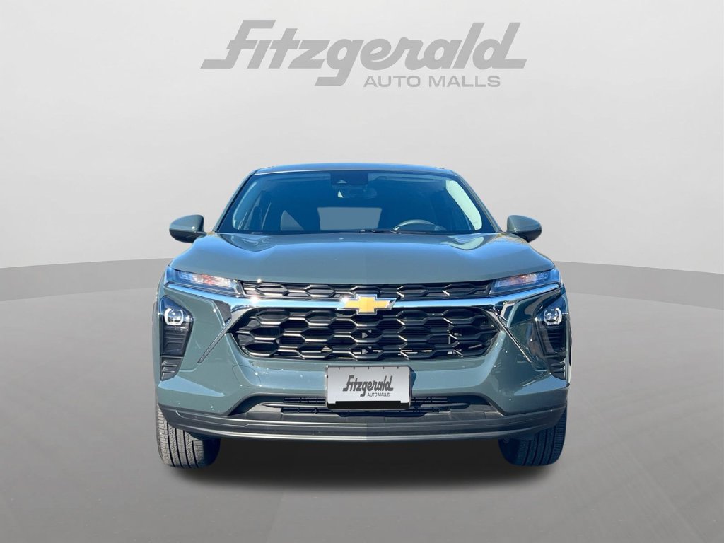 Used 2025 Chevrolet Trax LS w/ LS Convenience Package FWD image 11
