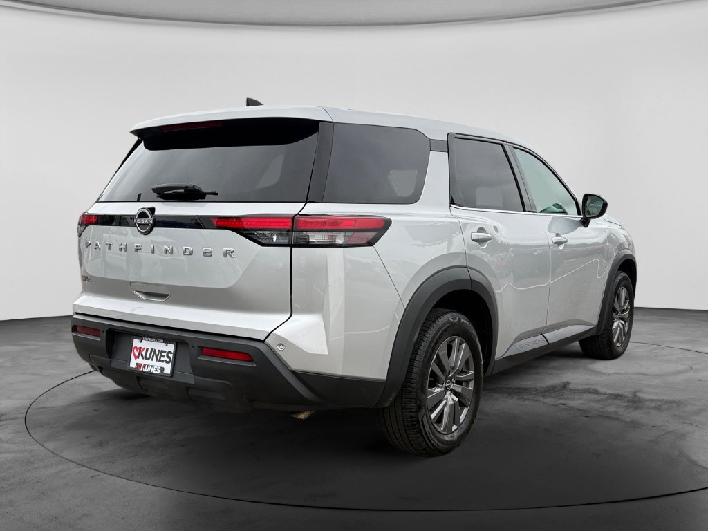 Used 2024 Nissan Pathfinder S FWD image 9