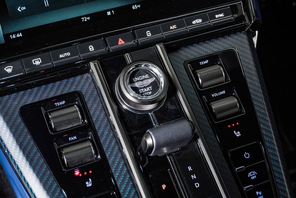 Used 2025 Aston Martin V8 Vantage Coupe image 30