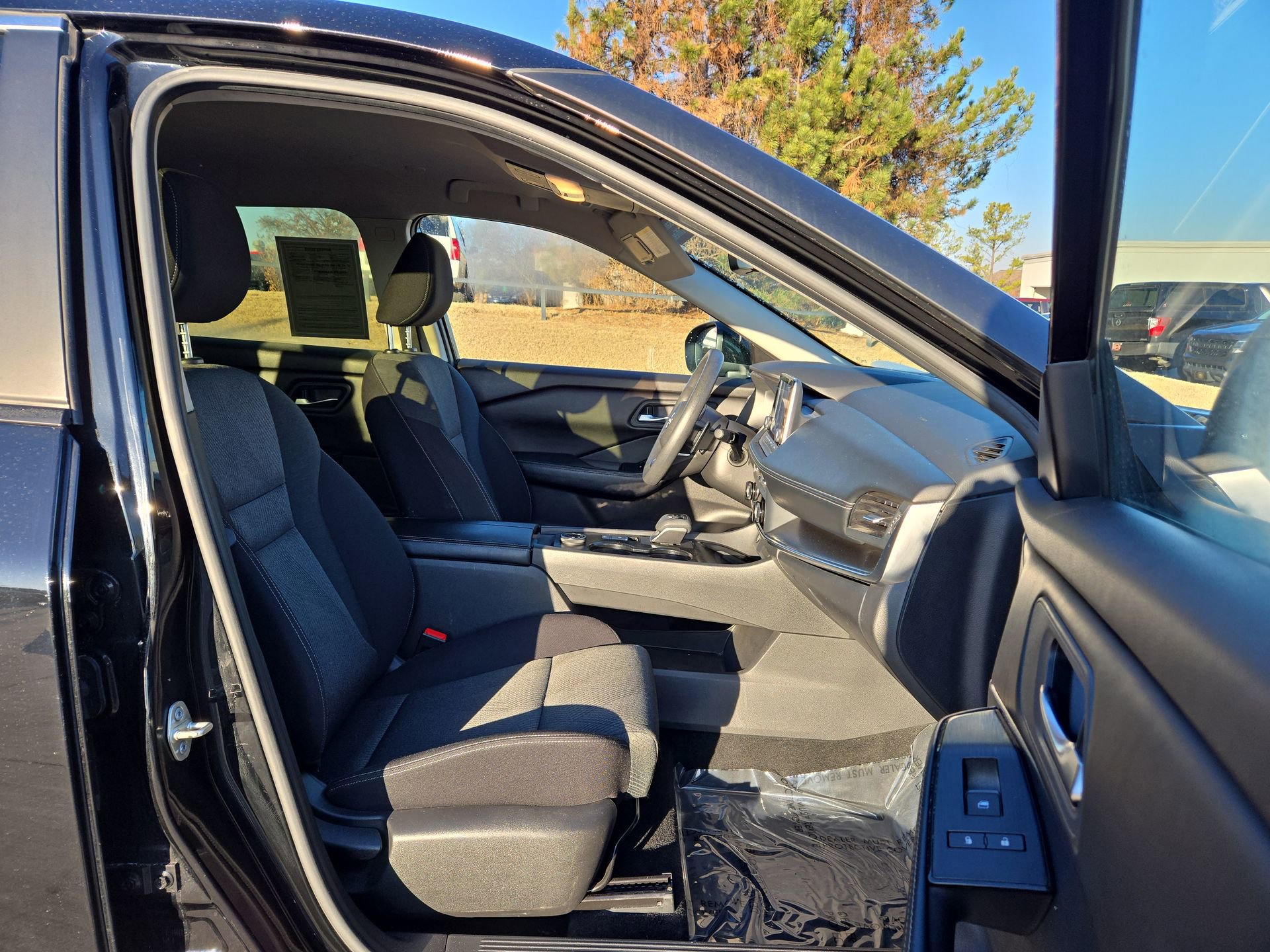 Used 2024 Nissan Rogue SV image 18