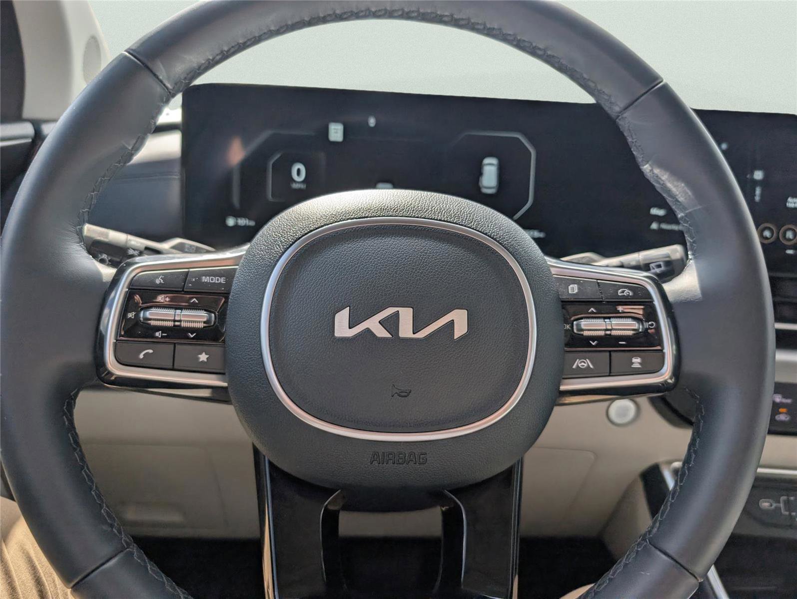 Used 2026 Kia Carnival SX w/ SX Dark Edition Package image 21