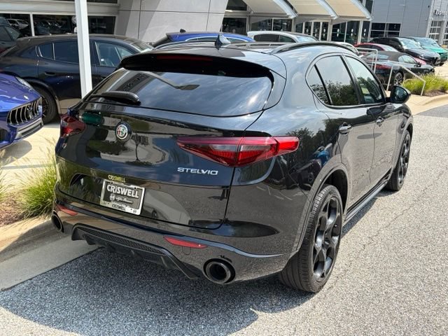 Used 2023 Alfa Romeo Stelvio Veloce AWD/4WD image 5