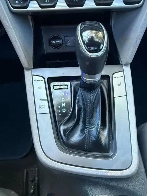 Used 2020 Hyundai Elantra Value Edition FWD image 25