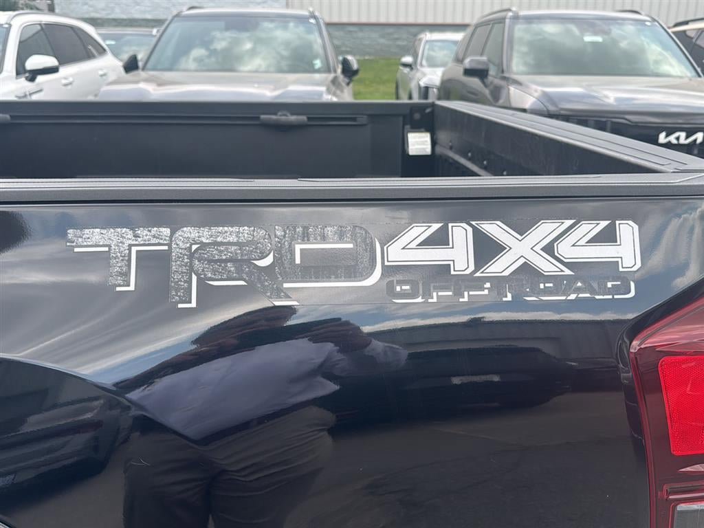 Used 2019 Toyota Tacoma TRD Off-Road w/ Technology Package AWD/4WD image 23