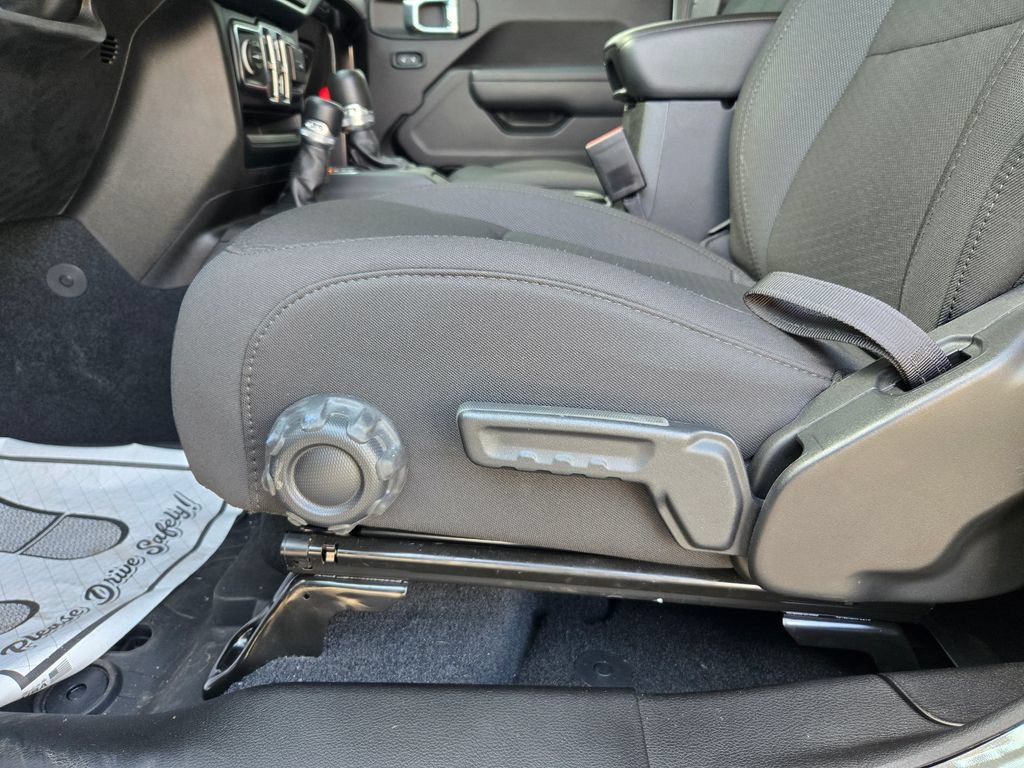 Used 2023 Jeep Gladiator Sport AWD/4WD image 17
