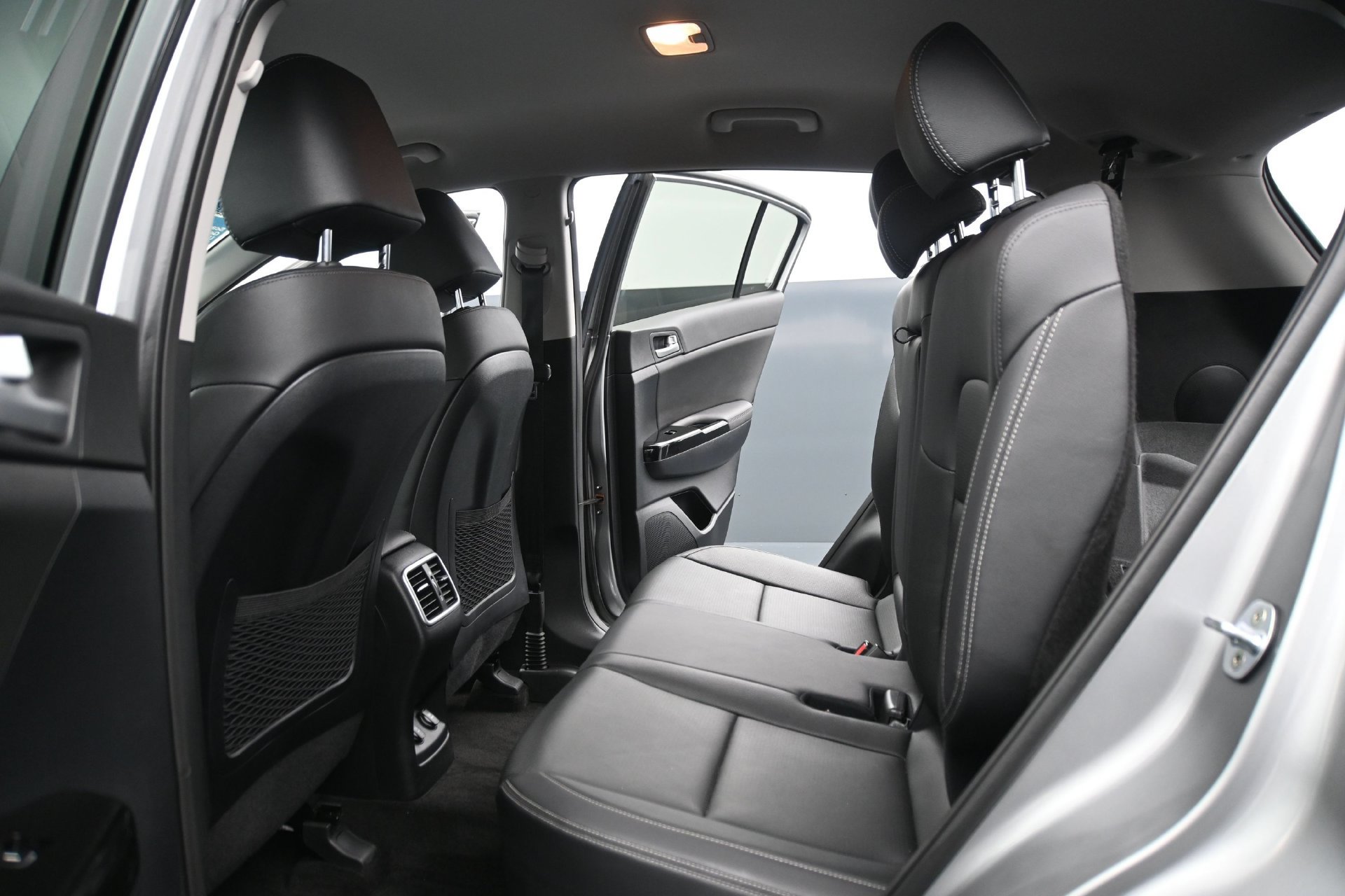Used 2021 Kia Sportage EX AWD/4WD image 17