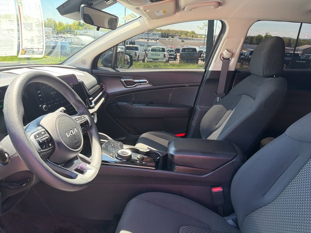 Used 2023 Kia Sportage LX AWD/4WD image 7