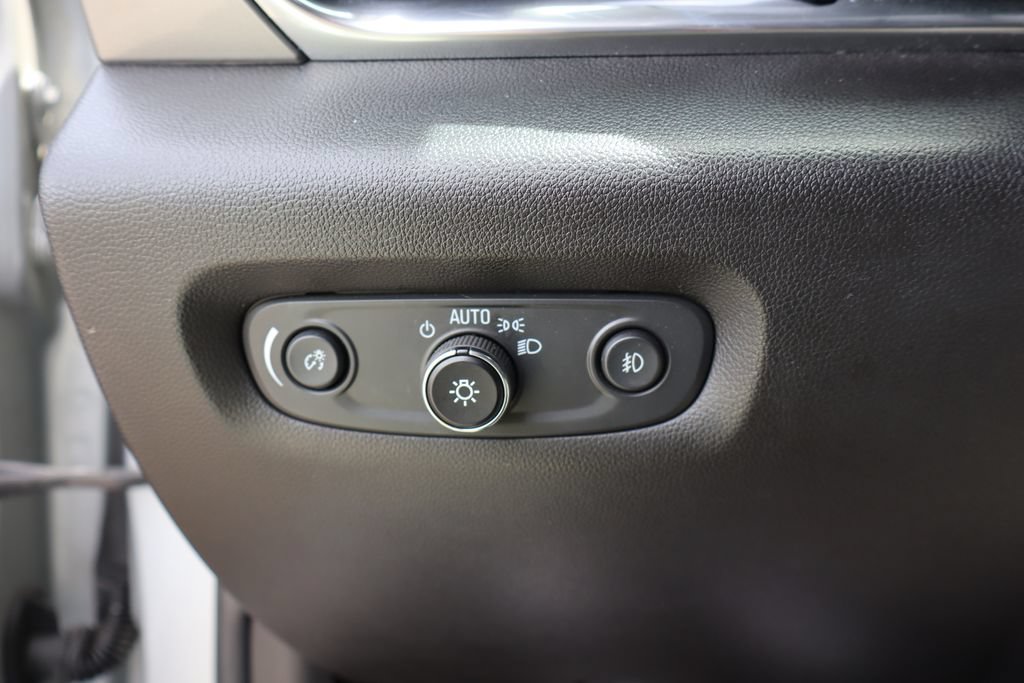 Used 2021 Chevrolet Traverse LT FWD image 13