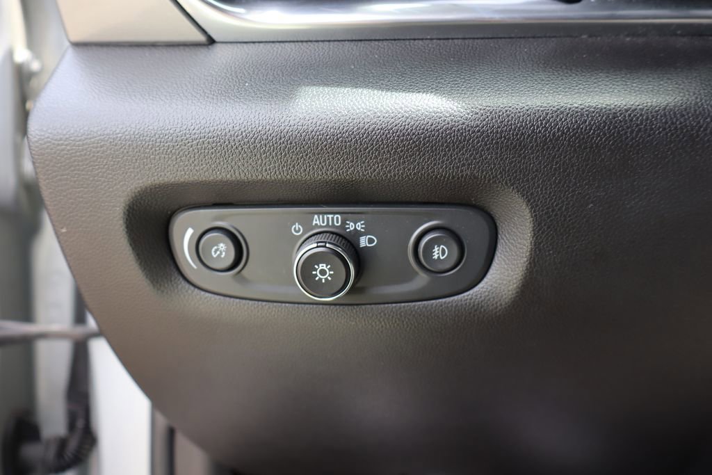 Used 2021 Chevrolet Traverse LT FWD image 13