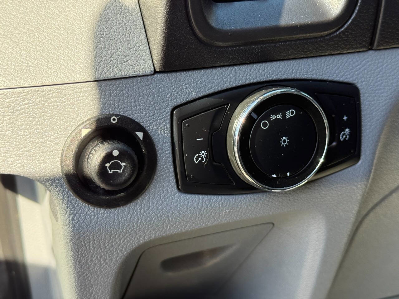 Used 2016 Ford Transit 250 130 Low Roof image 15