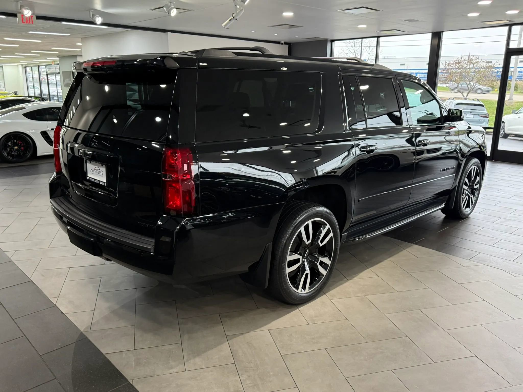 Used 2019 Chevrolet Suburban Premier image 2