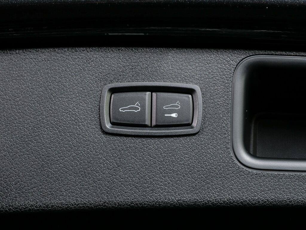 Certified 2026 Porsche Macan AWD/4WD image 31