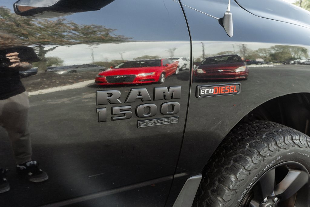 Used 2019 RAM 1500 Classic SLT w/ Black Appearance Group image 4