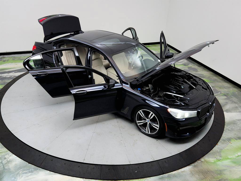 Used 2019 BMW 740i w/ M Sport Package RWD image 38