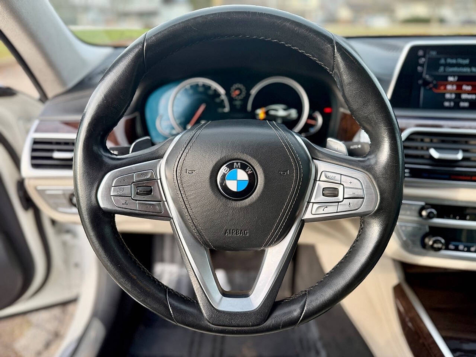 Used 2016 BMW 750i xDrive image 26