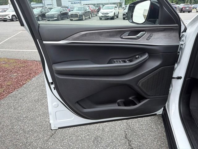 Used 2023 Jeep Grand Cherokee L Limited AWD/4WD image 11