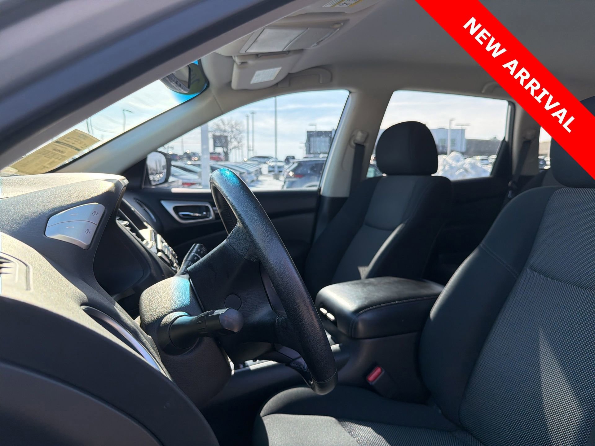 Used 2018 Nissan Pathfinder SV image 8