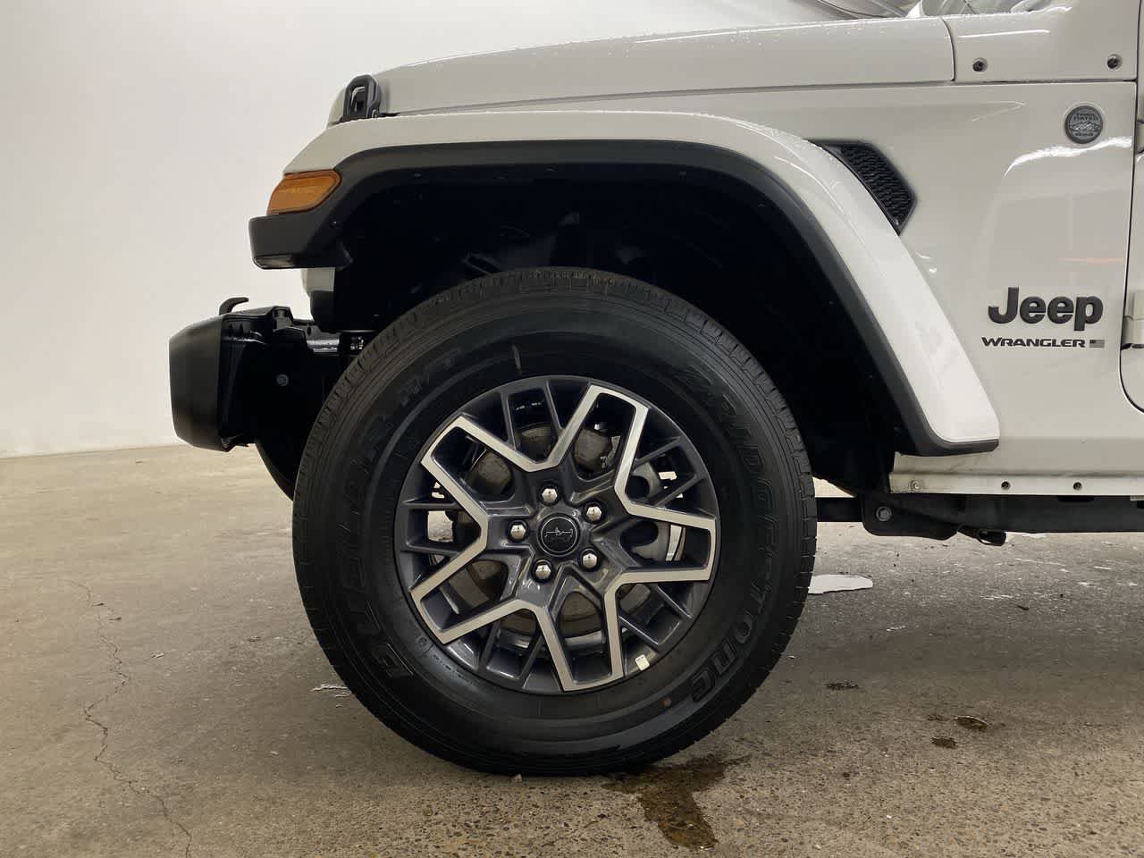 Used 2025 Jeep Wrangler Sahara image 11