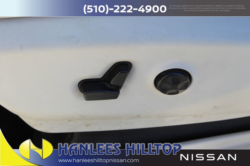 Used 2018 Chrysler Pacifica Touring-L image 14