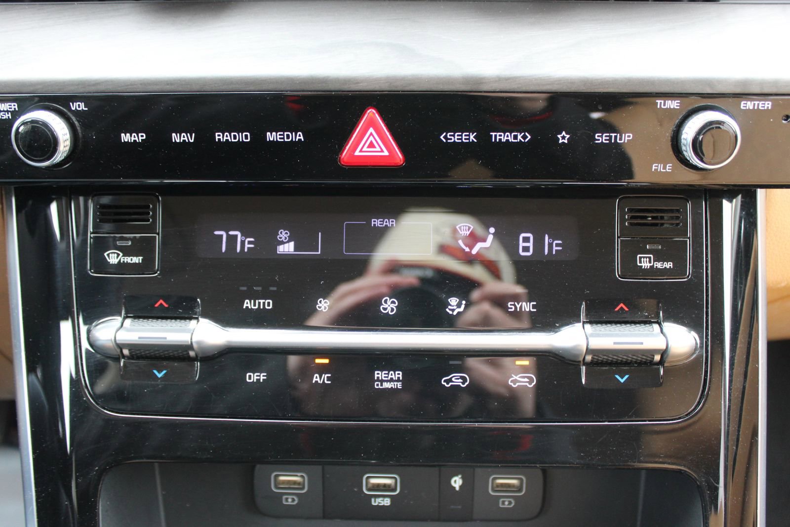 Used 2024 Kia Carnival EX image 36