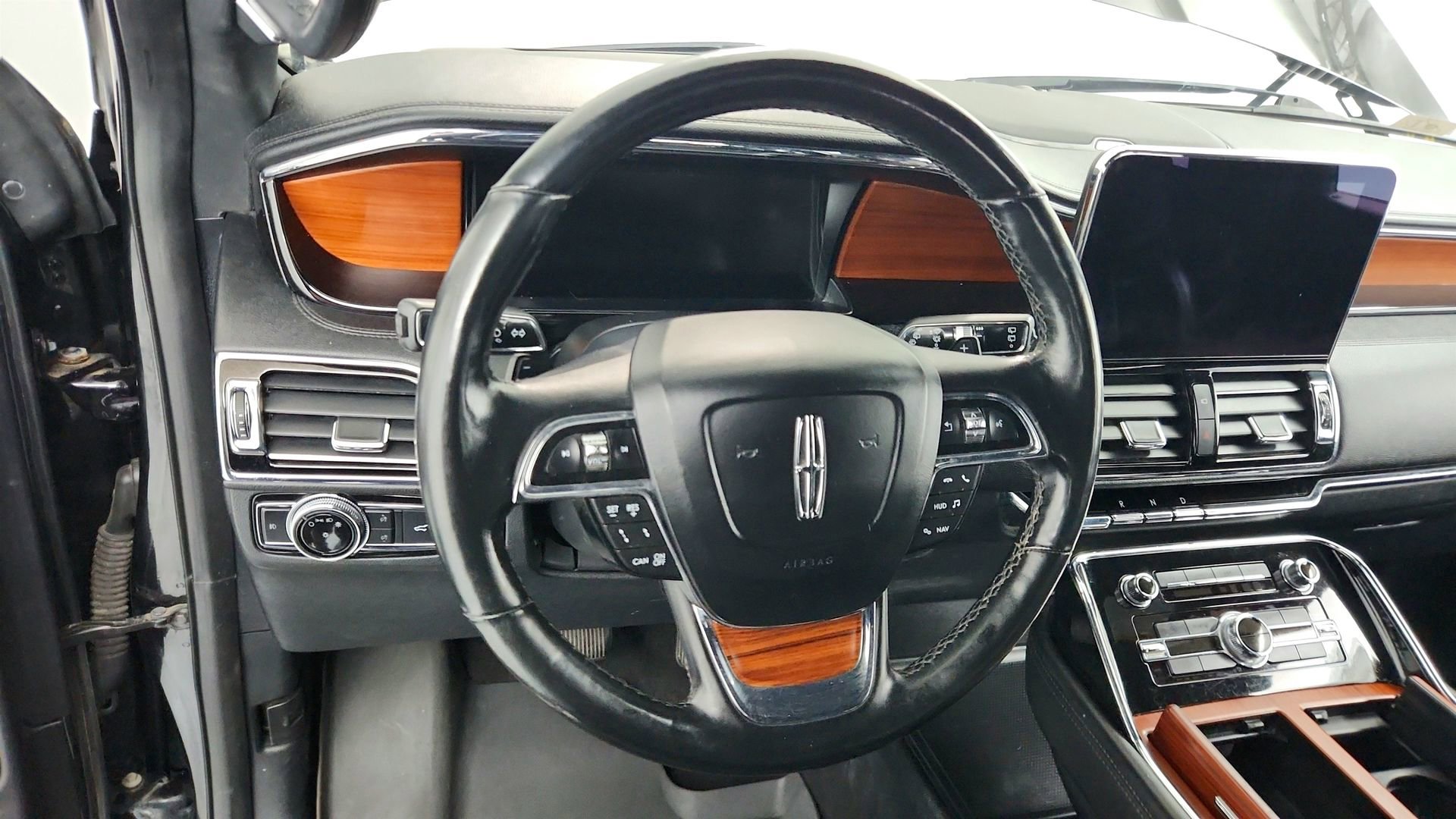 Used 2018 Lincoln Navigator L Reserve w/ Technology Package AWD/4WD image 18
