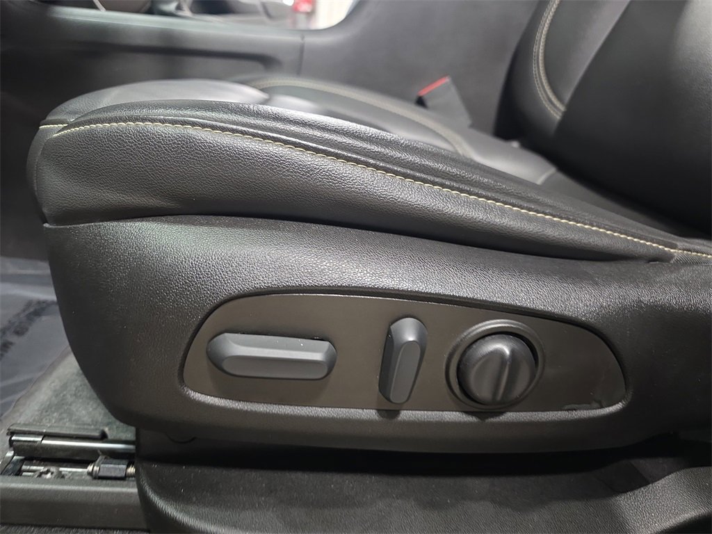 Used 2023 Chevrolet Traverse LT w/ Rear Camera Mirror Package image 29