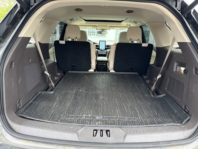 Used 2023 Ford Explorer Platinum w/ Premium Technology Package image 23