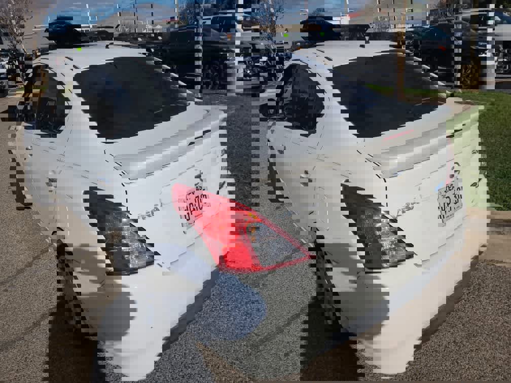 Used 2015 Nissan Versa SV image 3