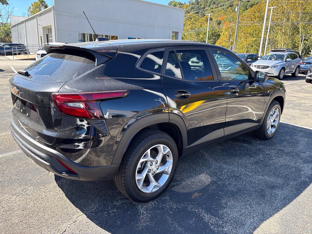 Certified 2024 Chevrolet Trax LS w/ LS Convenience Package FWD image 6