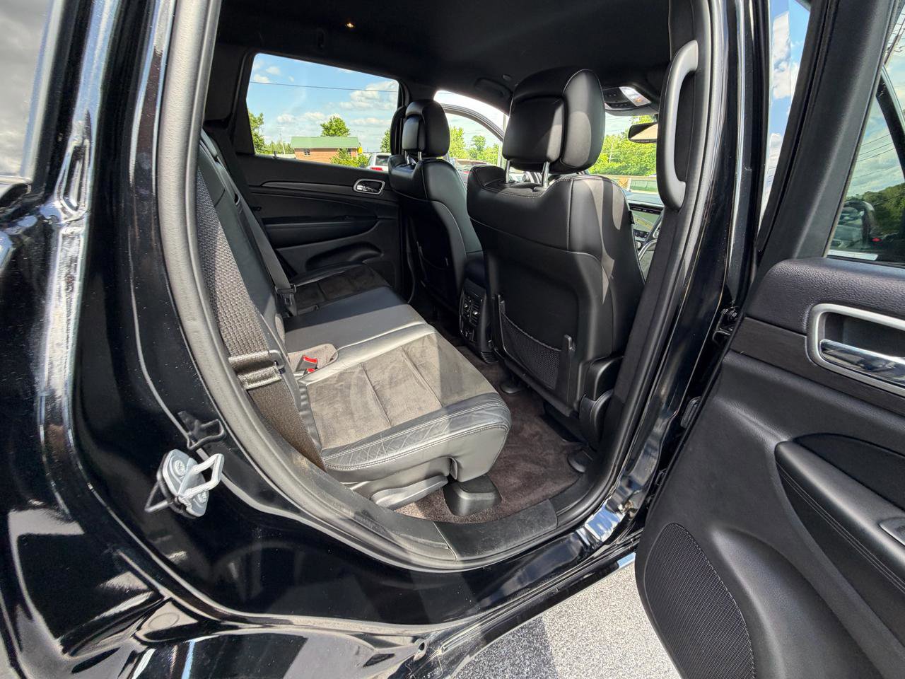 Used 2018 Jeep Grand Cherokee Altitude AWD/4WD image 35