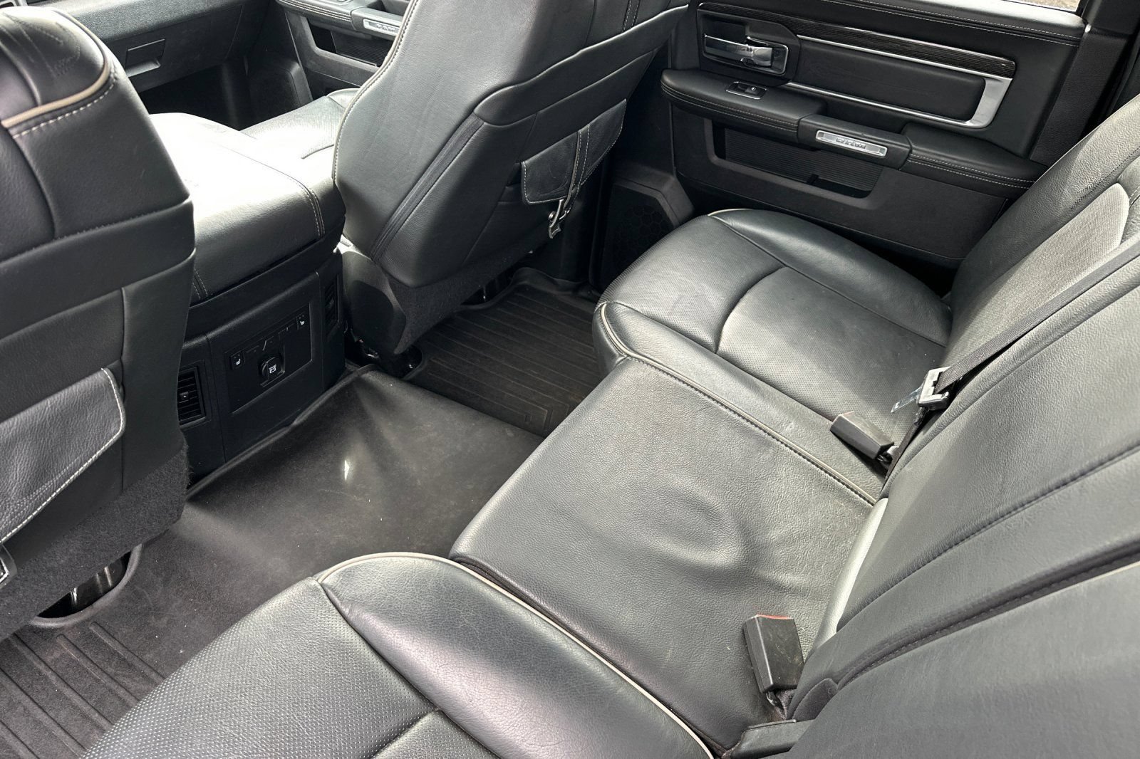Used 2017 RAM 1500 Limited AWD/4WD image 9