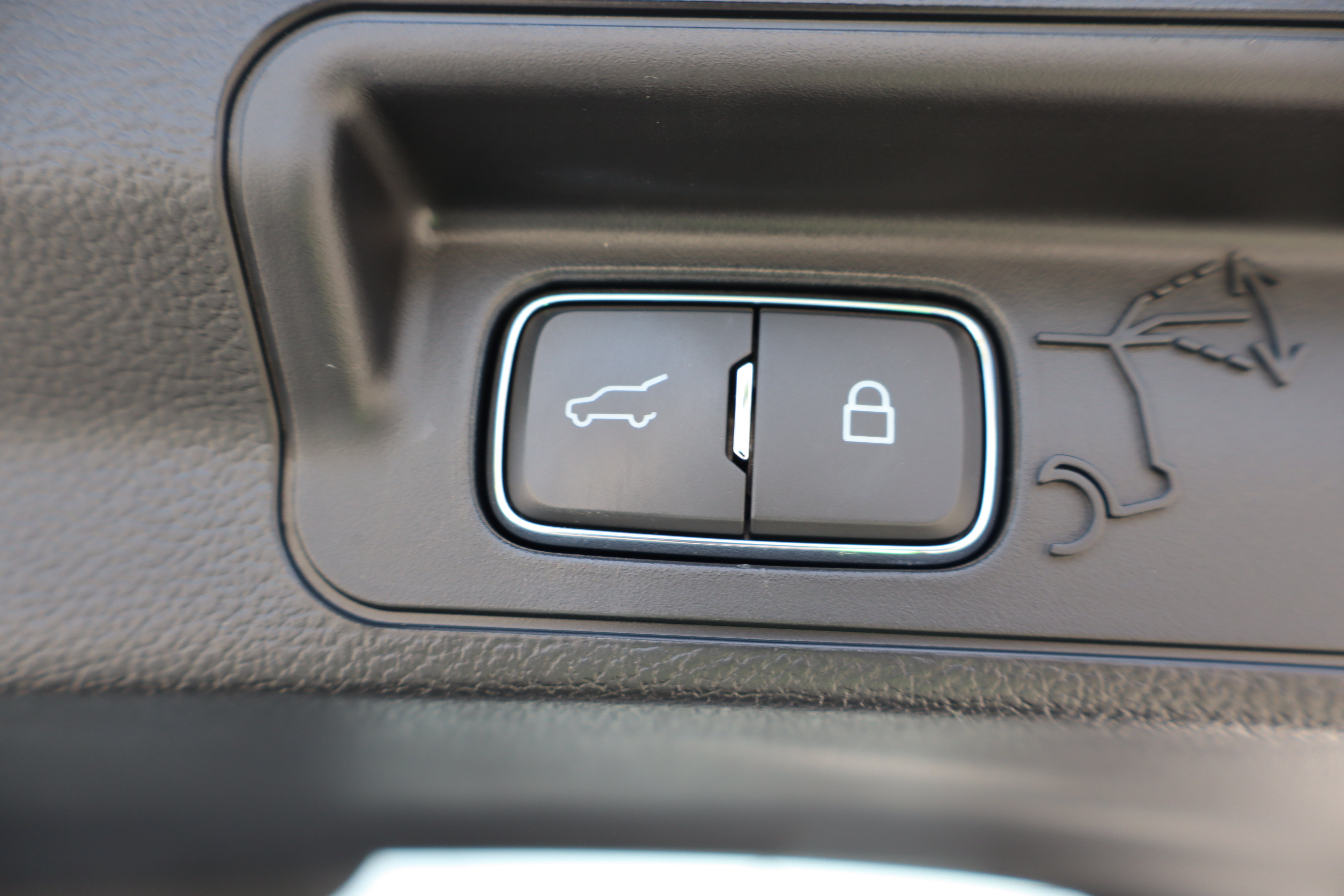 Used 2024 Ford Explorer XLT w/ Equipment Group 202A AWD/4WD image 28