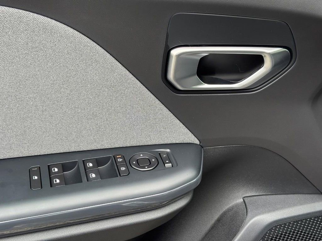 Used 2025 Kia K4 EX image 17