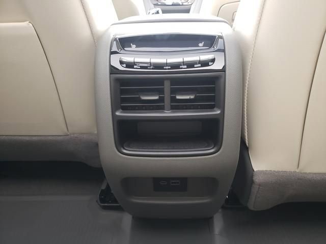 New 2026 Cadillac XT5 Premium Luxury image 13