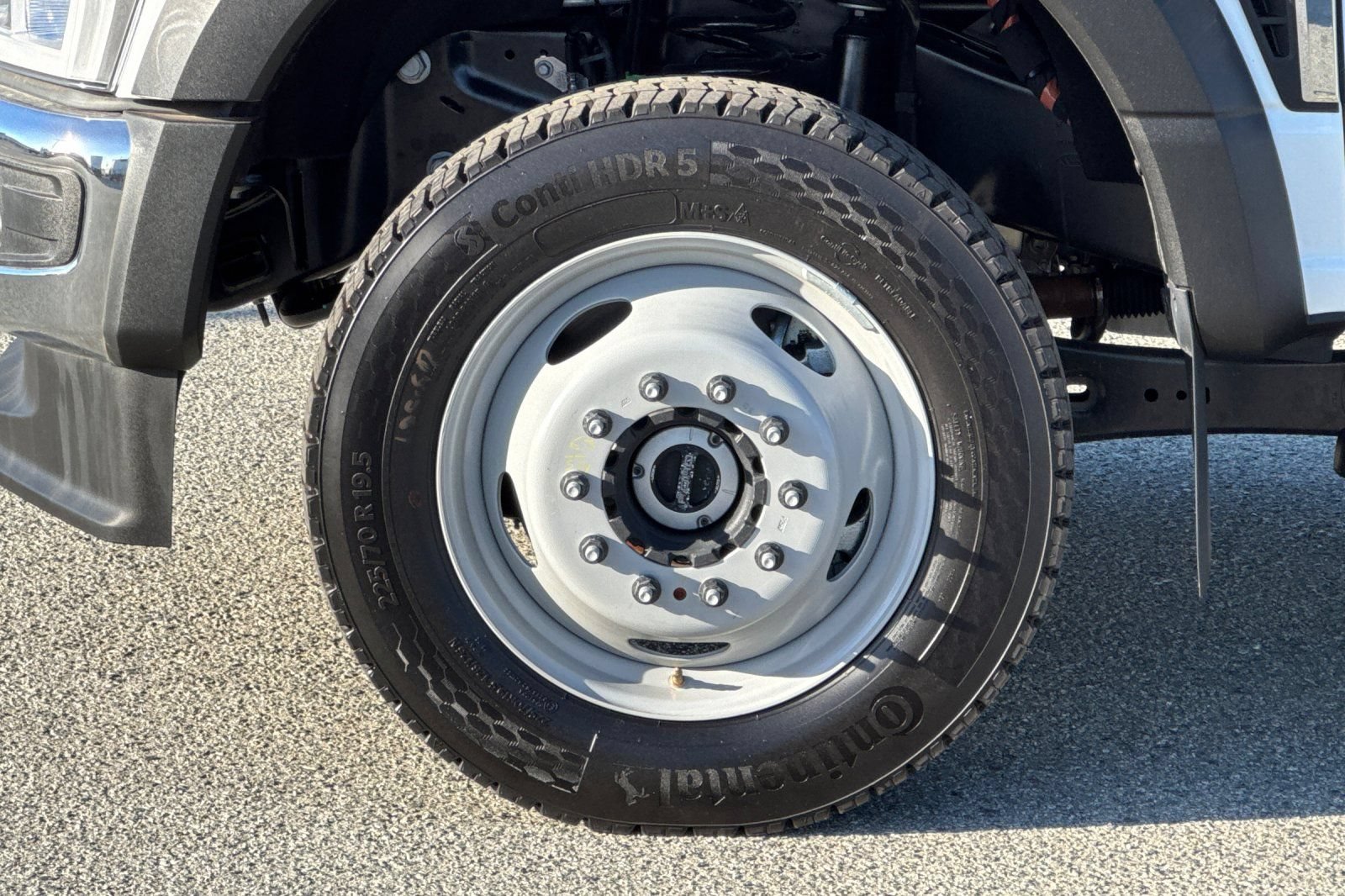New 2025 Ford F550 4x4 SuperCab Super Duty image 29