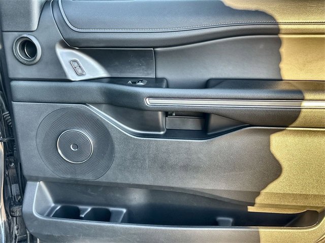 Used 2024 Ford Expedition XLT image 23