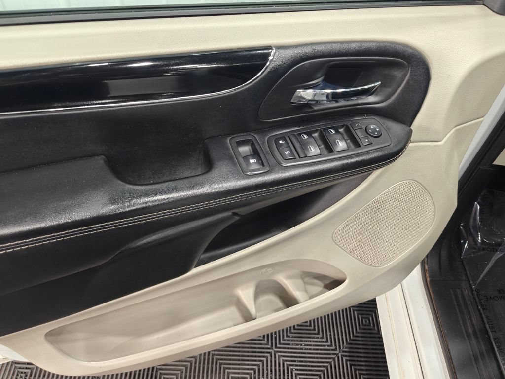 Used 2019 Dodge Grand Caravan SXT FWD image 36