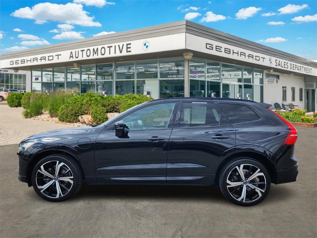 Used 2022 Volvo XC60 T8 R-Design w/ Advanced Package image 4