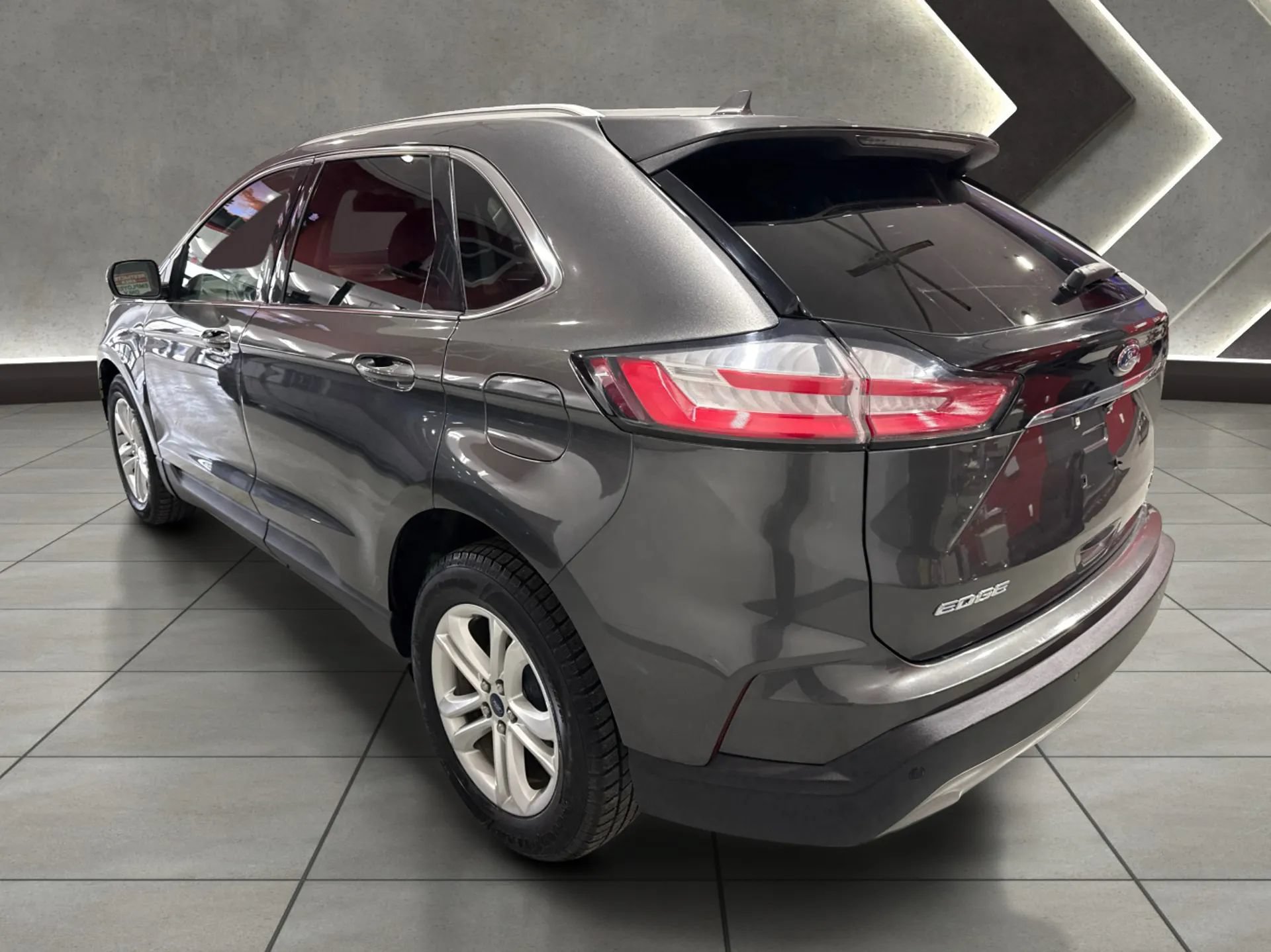 Used 2019 Ford Edge SEL w/ Cargo Accessory Package AWD/4WD image 5