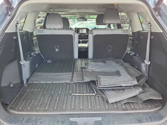 Used 2022 Toyota Highlander XLE FWD image 16