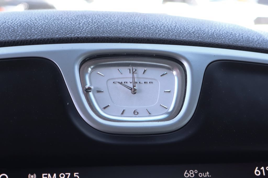 Used 2023 Chrysler 300 Touring w/ Sport Appearance Package RWD image 27