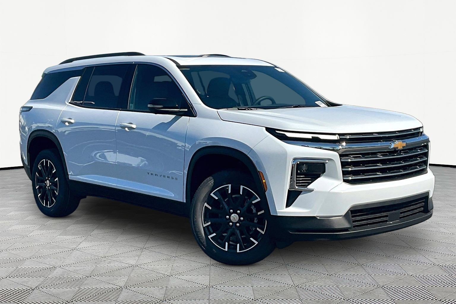 New 2026 Chevrolet Traverse LT w/ Sun and Wheel Package AWD/4WD image 2