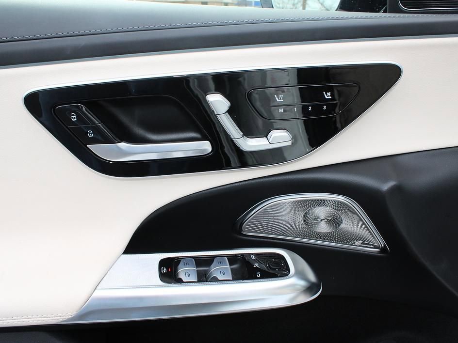 Used 2024 Mercedes-Benz E 350 4MATIC Sedan image 9