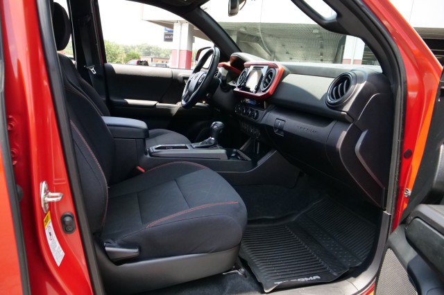 Used 2017 Toyota Tacoma TRD Sport w/ Premium & Technology Package AWD/4WD image 38