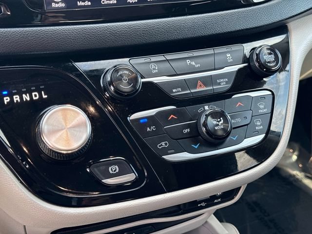 Used 2018 Chrysler Pacifica Touring-L Plus w/ Tire & Wheel Group FWD image 25