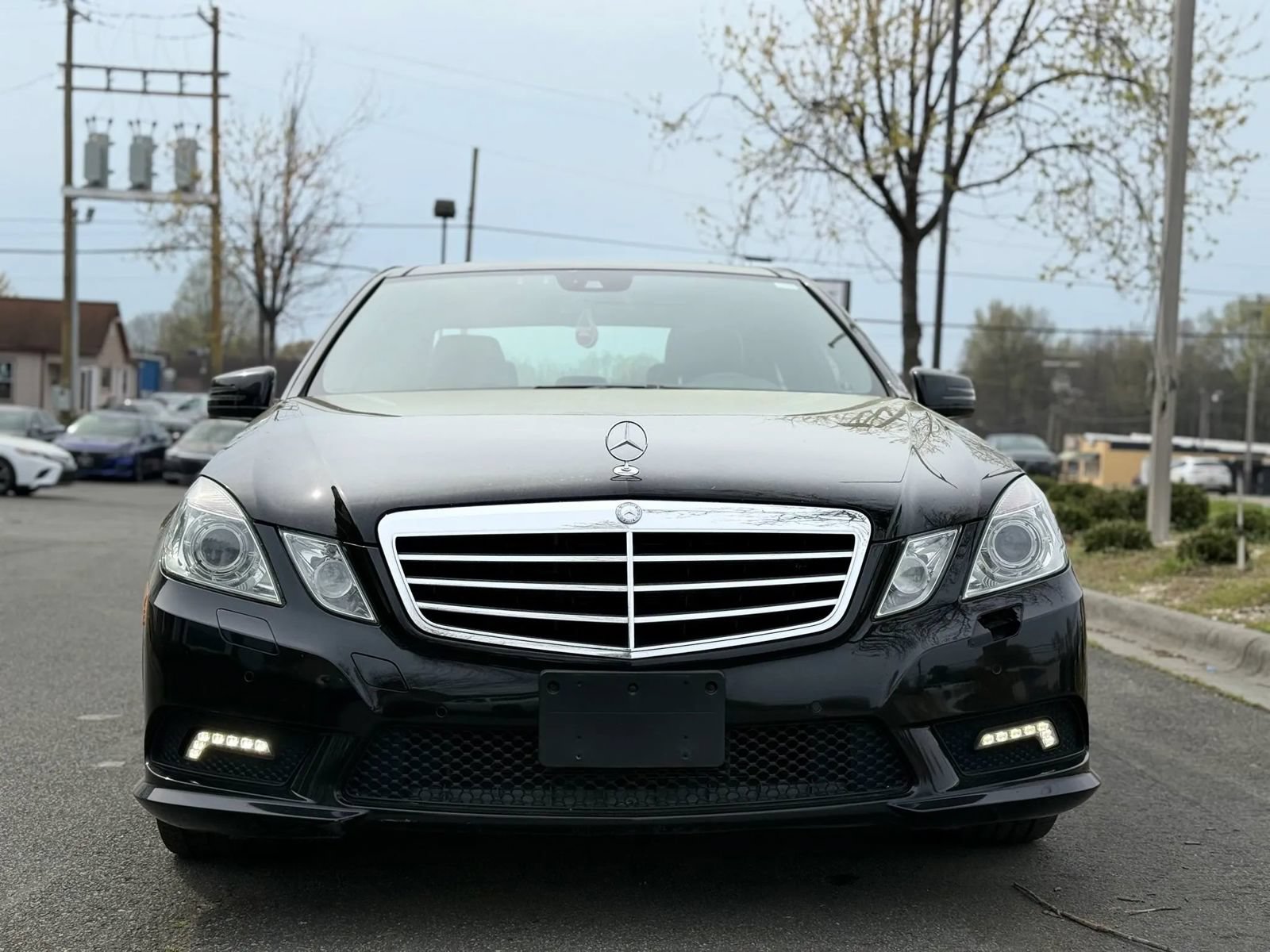 Used 2010 Mercedes-Benz E 350 4MATIC Sedan image 9